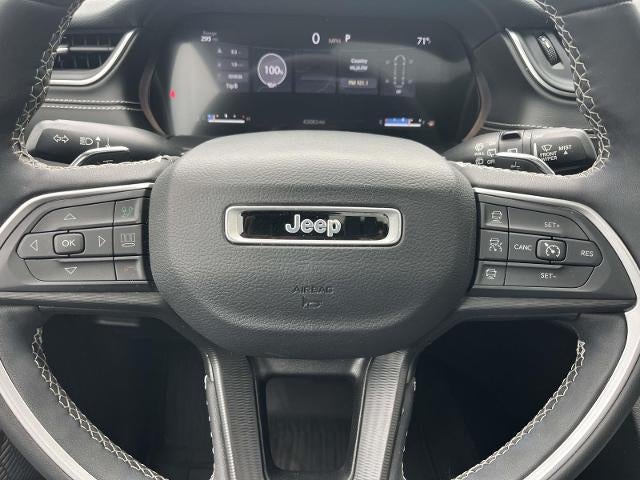 2023 Jeep Grand Cherokee Laredo 4x4