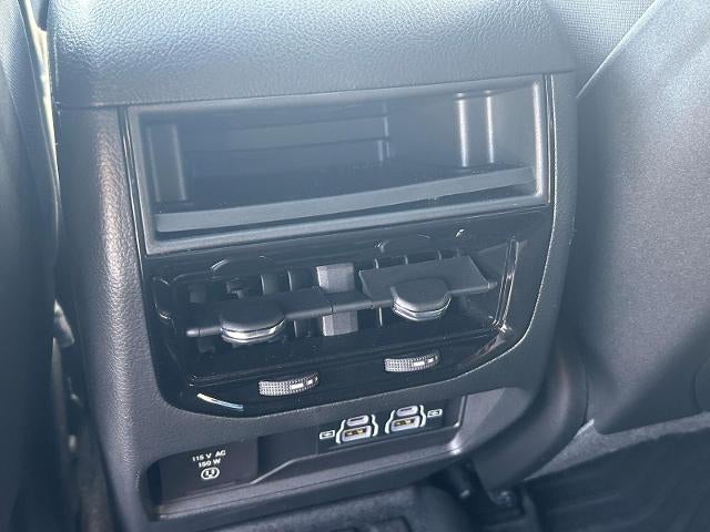 2025 Jeep Grand Cherokee Laredo 4x4