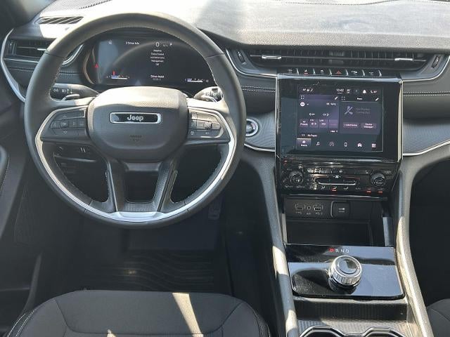 2025 Jeep Grand Cherokee Laredo 4x4