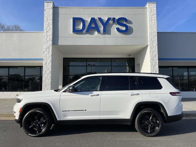 2023 Jeep Grand Cherokee L Laredo 4x2