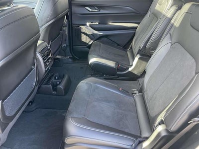 2025 Jeep Grand Cherokee L Laredo 4x4