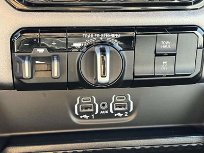 2023 RAM 1500 Big Horn 4x4 Crew Cab 5'7" Box