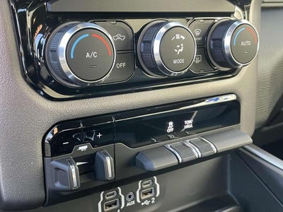 2022 RAM 1500 Big Horn 4x4 Crew Cab 5'7" Box