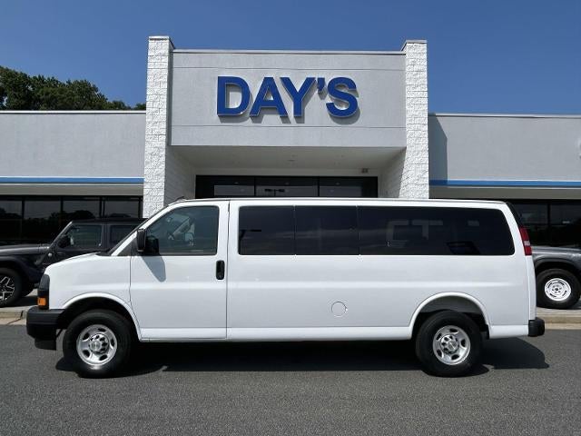 2025 Chevrolet Express Passenger 3500 Extended Wheelbase Rear-Wheel Drive 1LS