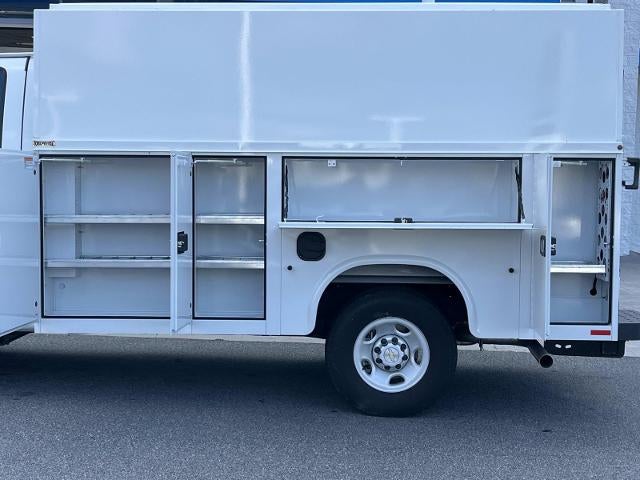 2025 Chevrolet Express Cutaway 3500 3500 Van 139"