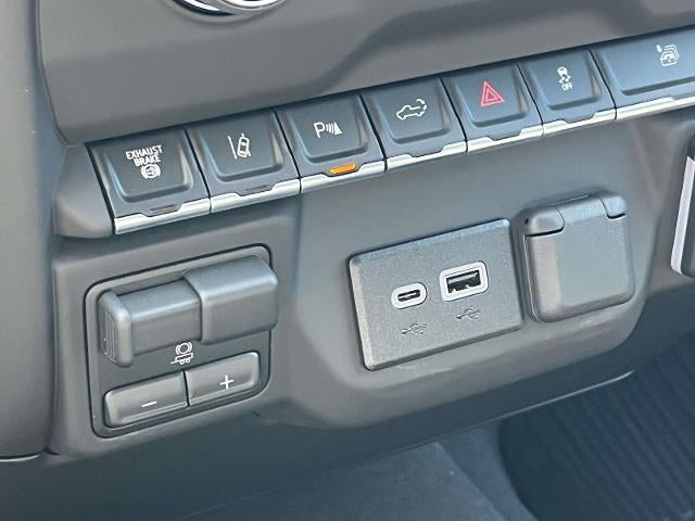 2026 Chevrolet Silverado 2500 HD Crew Cab Standard Box 4-Wheel Drive Custom