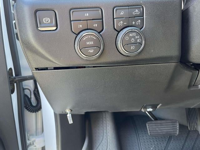 2025 Chevrolet Silverado 3500 HD Crew Cab Long Box 4-Wheel Drive LT