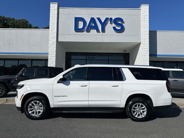2025 Chevrolet Suburban 4WD LT