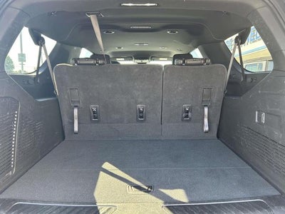 2025 Chevrolet Suburban 4WD LT