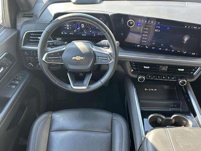 2025 Chevrolet Suburban 4WD LT
