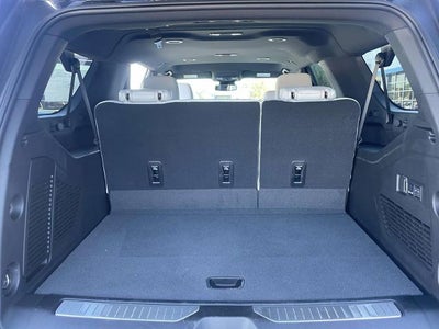 2025 Chevrolet Suburban 4WD Premier