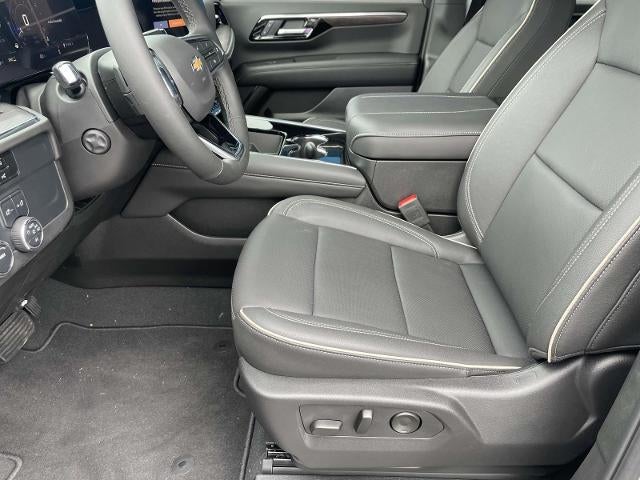 2025 Chevrolet Suburban 4WD Premier