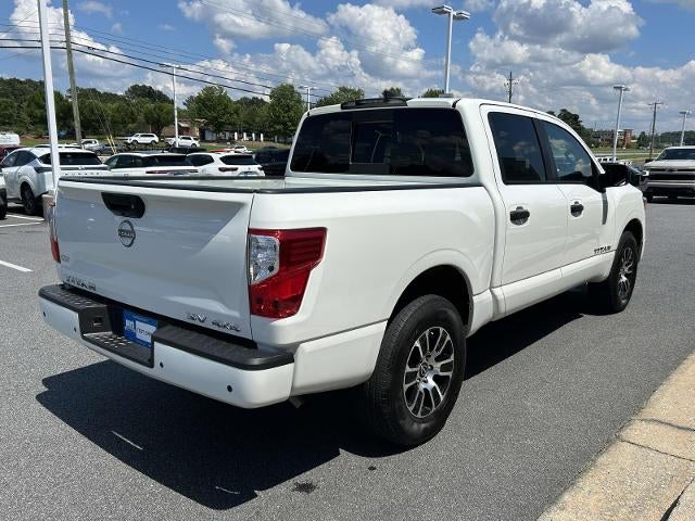 2024 Nissan TITAN 4x4 Crew Cab SV