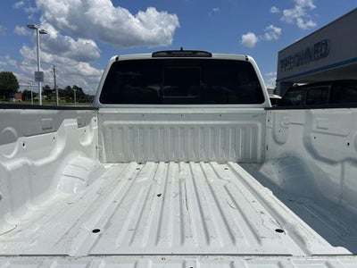 2024 Nissan TITAN 4x4 Crew Cab SV