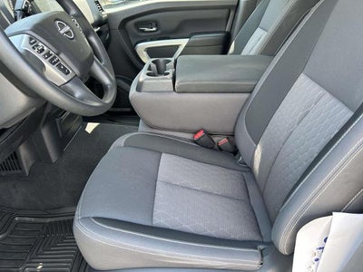 2024 Nissan TITAN 4x4 Crew Cab SV