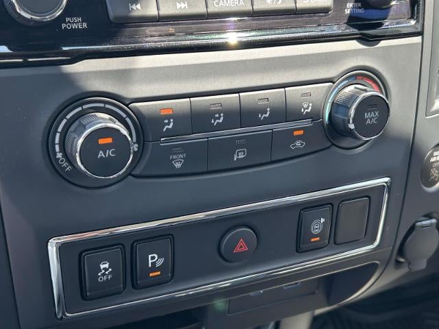 2024 Nissan TITAN 4x4 Crew Cab SV