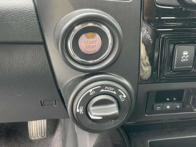 2024 Nissan Titan 4x4 Crew Cab SV