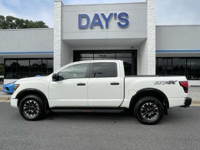 2024 Nissan Titan 4x4 Crew Cab SV