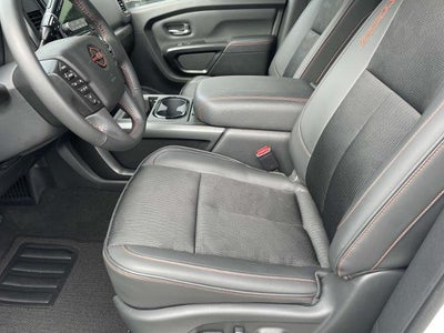 2024 Nissan Titan 4x4 Crew Cab SV