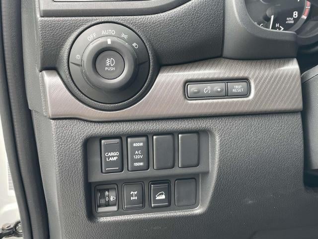 2024 Nissan Titan 4x4 Crew Cab SV