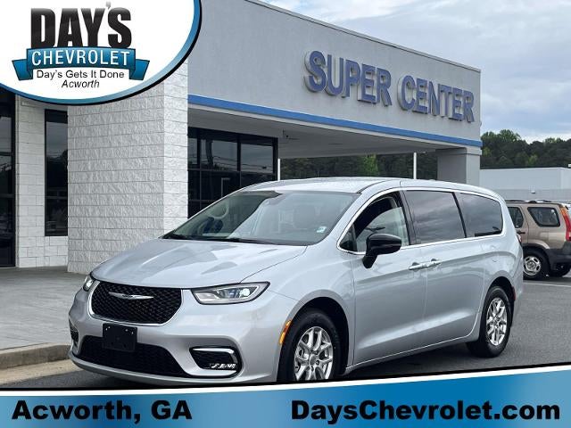 2024 Chrysler Pacifica Touring L's photo