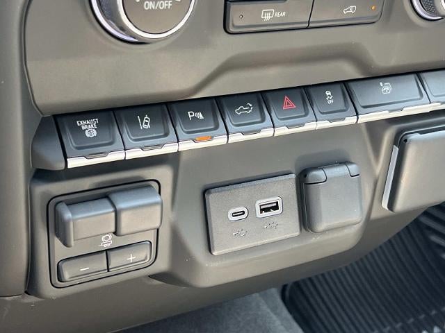 2025 Chevrolet Silverado 2500 HD Crew Cab Standard Box 4-Wheel Drive Custom