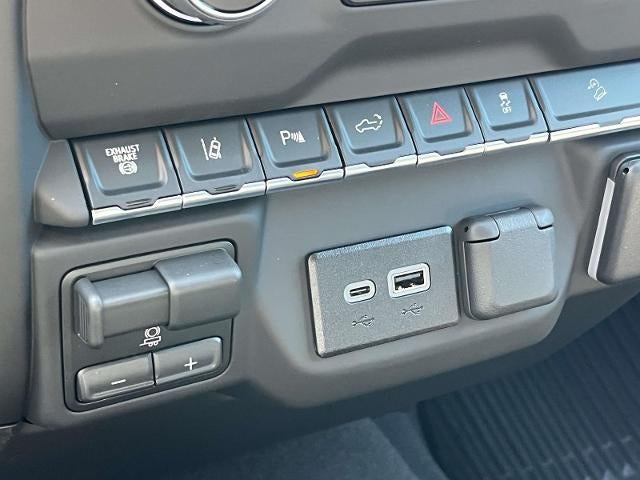 2026 Chevrolet Silverado 2500 HD Crew Cab Standard Box 4-Wheel Drive Custom