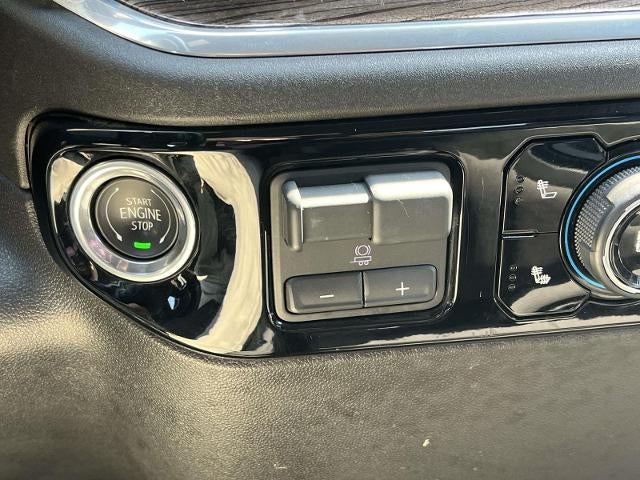 2025 Chevrolet Silverado 3500 HD Crew Cab Standard Box 4-Wheel Drive LT