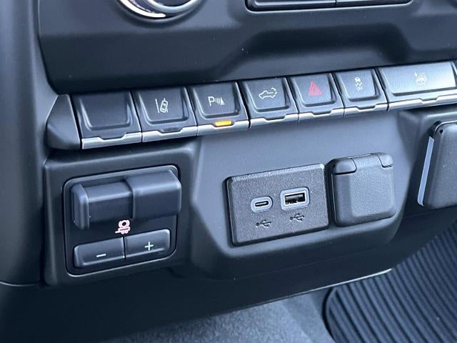 2024 Chevrolet Silverado 2500 HD Crew Cab Standard Box 4-Wheel Drive Custom