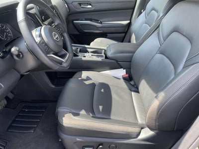 2025 Nissan Pathfinder SL 2WD